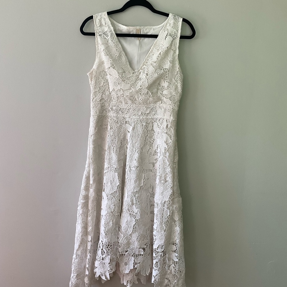 White sleeveless lace v neck dress